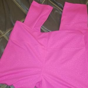 Zyia EUC Hot Pink Leopard light and tight Leggings